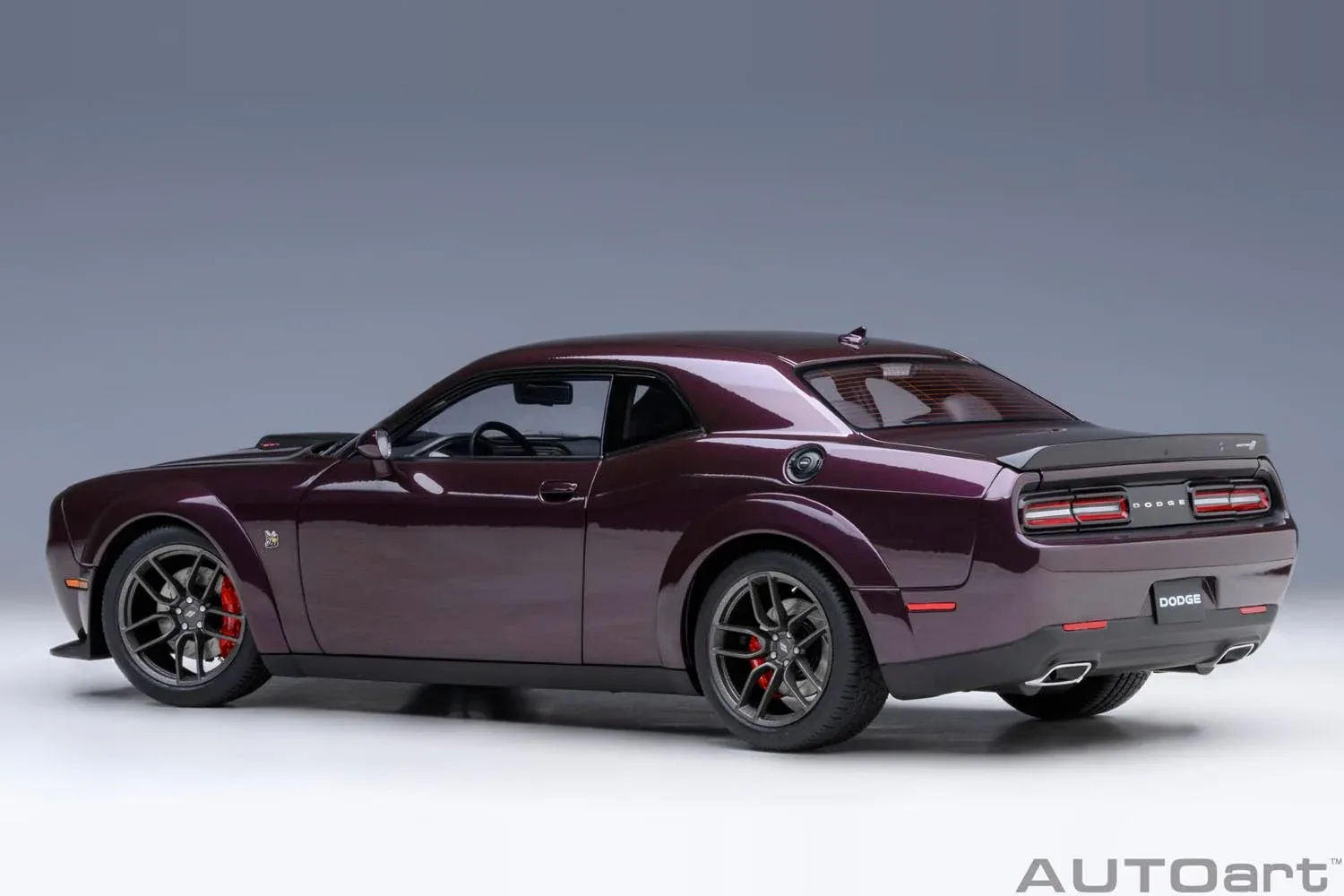 Autoart 1:18 Dodge Challenger R/T Scat Pack Widebody 2022 Metallic Purple - Image 2